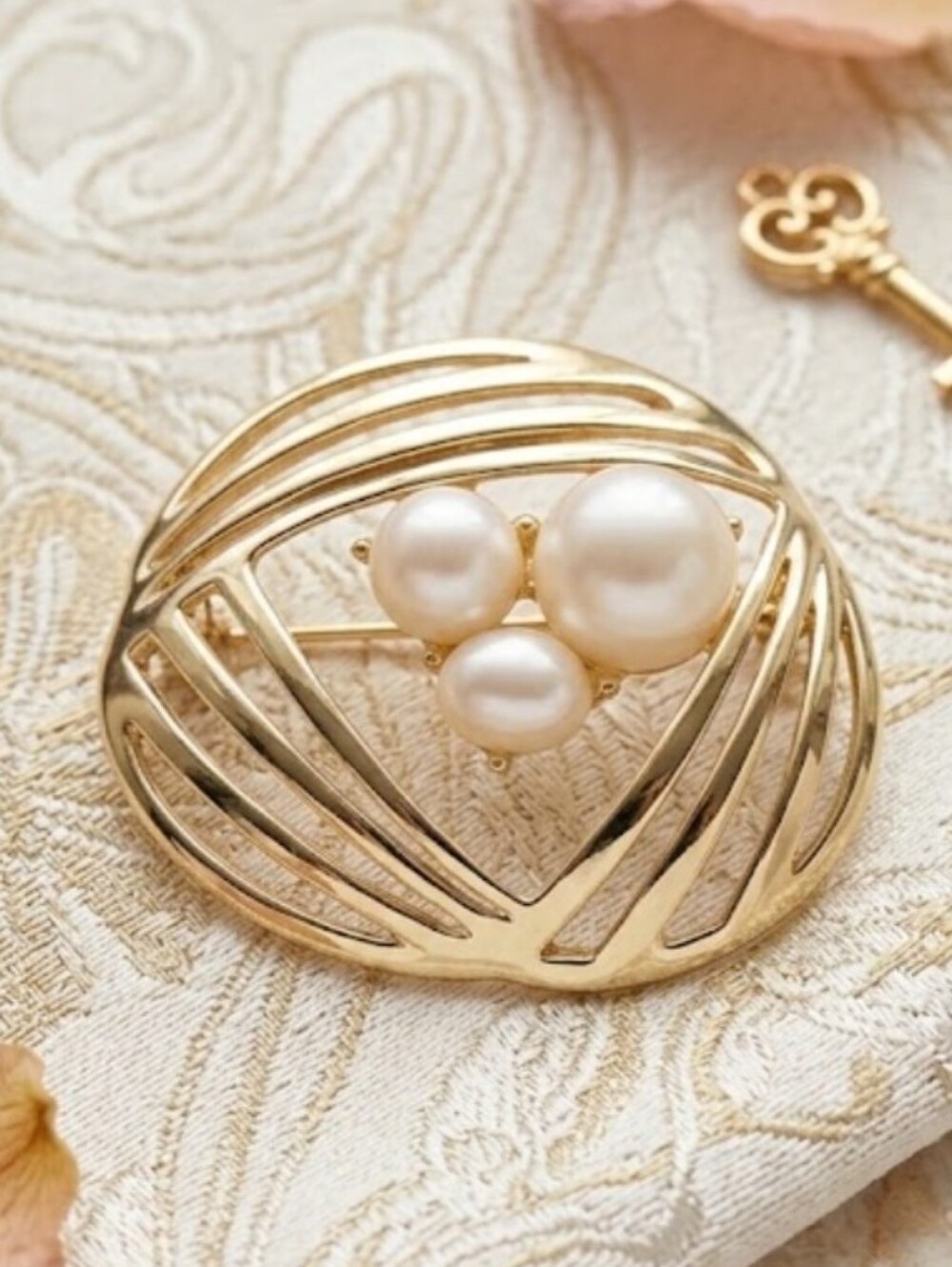 3 Pearls In an "Egg" Pod Gold Brooch 1423